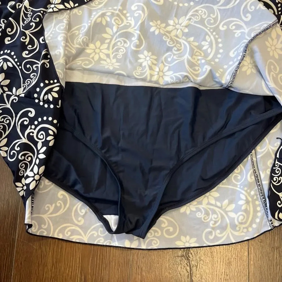 Wantdo swimsuit SZ 22/24w - Picture 3 of 5